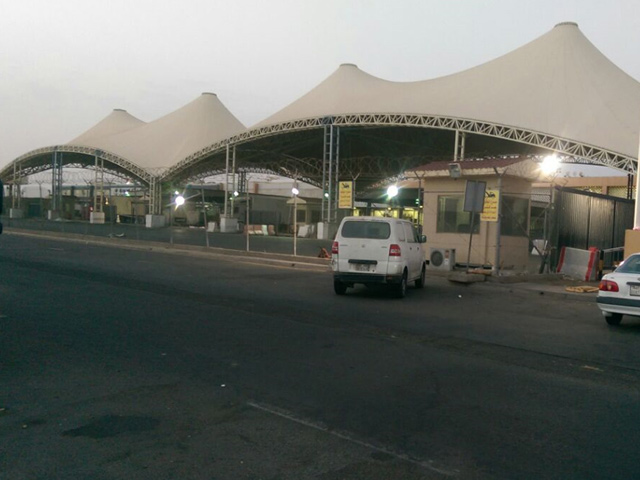 انشاء مظلات منطقة الجمارك بمطار الملك عبدالعزيز بجده